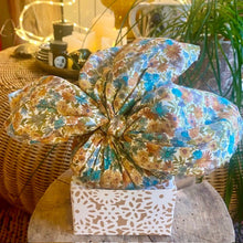 Charger l'image dans la galerie, Furoshiki parfumé à l'Ambre Somptueux dans son tissu Liberty N°40