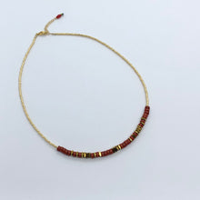 Charger l'image dans la galerie, Collier Surfeur des Villes composé de perles miyuki or, de jaspe terracota et d'hématites or