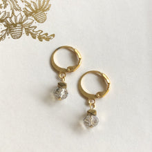 Charger l'image dans la galerie, B.O mini boucle dormeuse doré et perle de bohème facettée