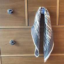 Charger l'image dans la galerie, CARRE DE SOIE