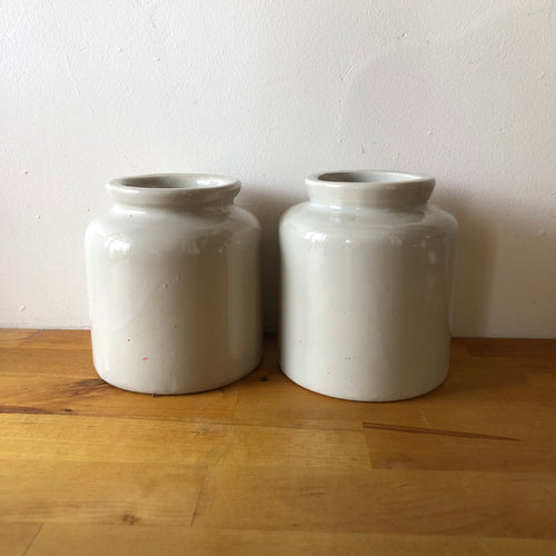 2 pots en grès glaçure et couleur mastic, sans bouchon