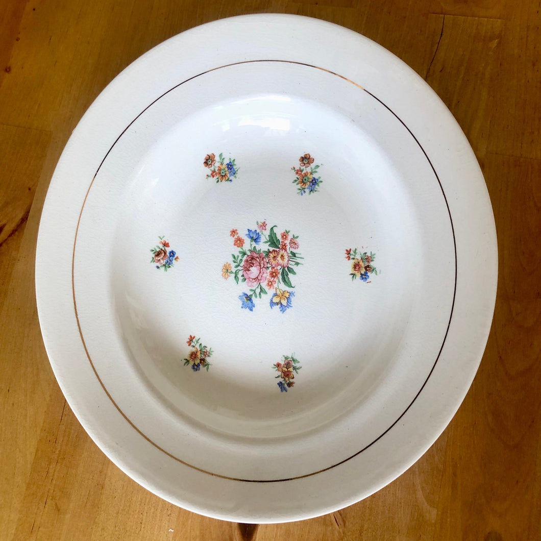 assiette ancienne motif petit bouquet de fleurs et liseré doré