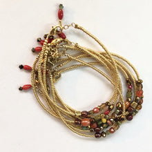 Charger l&#39;image dans la galerie, Plusieurs bracelets de perles miyuki or et d&#39;un mélange de perles sur le thème de couleur ambre
