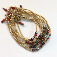 Charger l&#39;image dans la galerie, Plusieurs bracelets de perles miyuki or et d&#39;un mélange de perles sur le thème de couleur rouge
