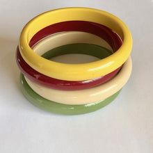 Charger l&#39;image dans la galerie, bracelet jonc en résine style vintage crème et kaki clair, jaune et bordeaux
