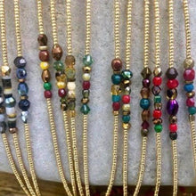Charger l&#39;image dans la galerie, Série de bracelets miyukis précieux or et perles multicolores , alignés
