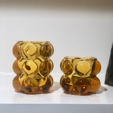Charger l&#39;image dans la galerie, 2 photophores bulles en verre ambrée un petit et un grand modèle sur fond blanc
