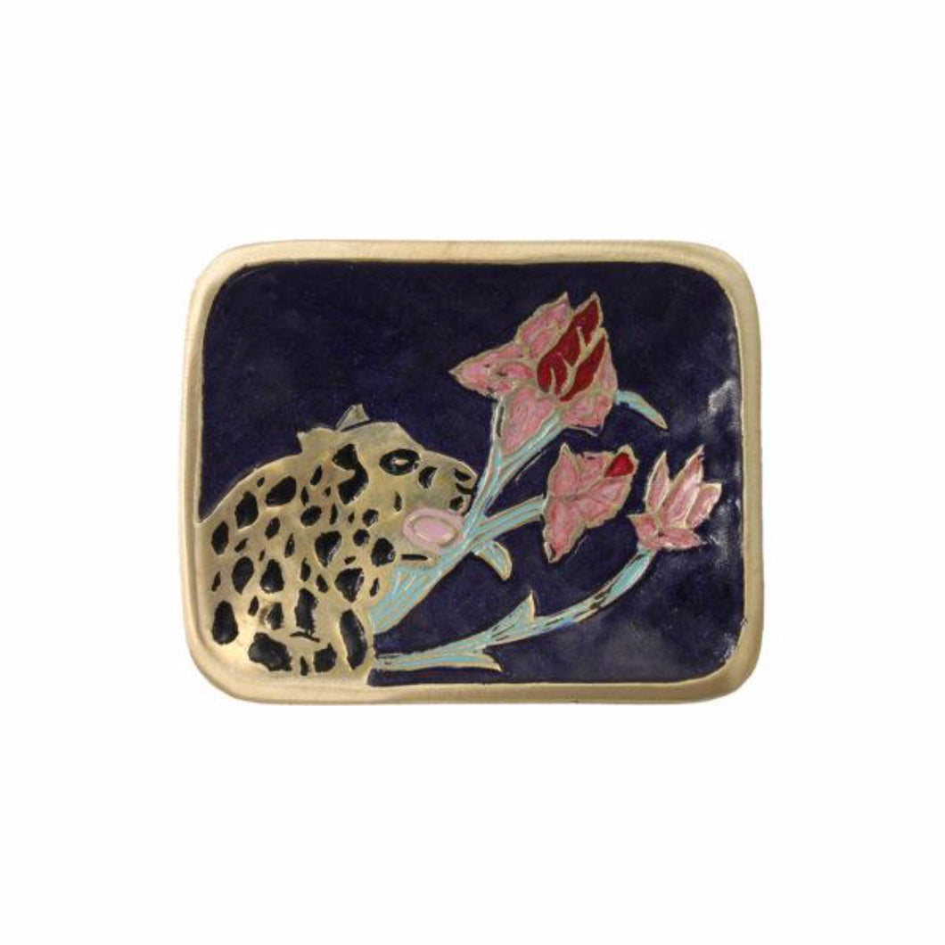 petit plateau vide poche en laiton doré recyclé et email peint à la main-motif panthère or et fleurs roses sur fond bleu foncé